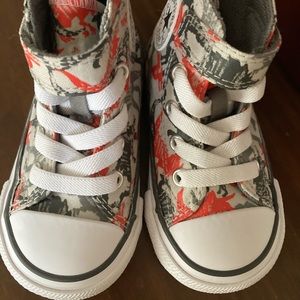 NWOT converse high tops Dino print size 5 toddler sneakers